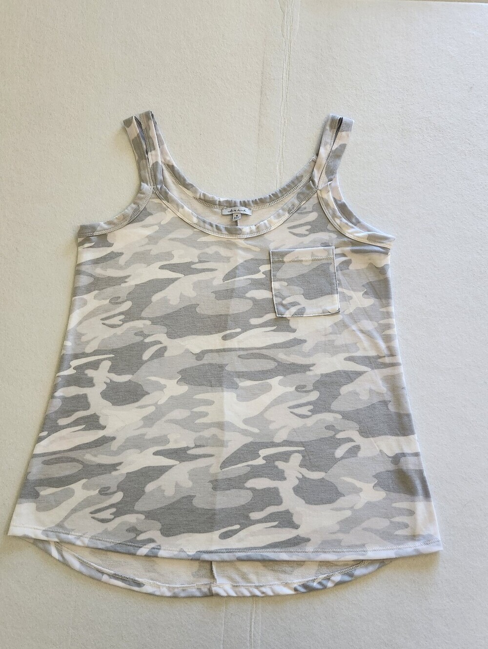 White Birch Camo Pocket Tank Top in Light Gray & Cream Size Medium